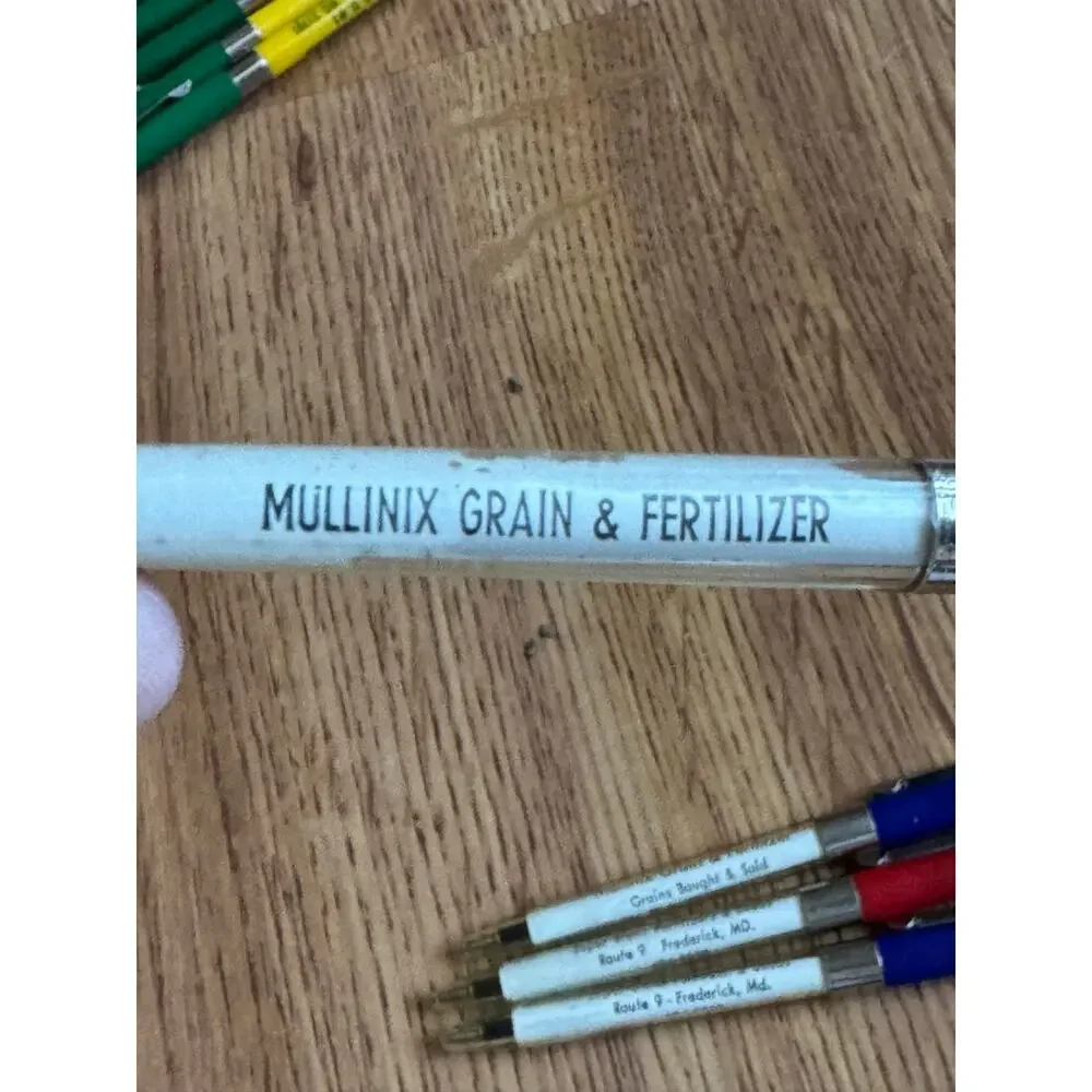 Set of 4 MULLINIX GRAIN & FERTILIZER pens - as is